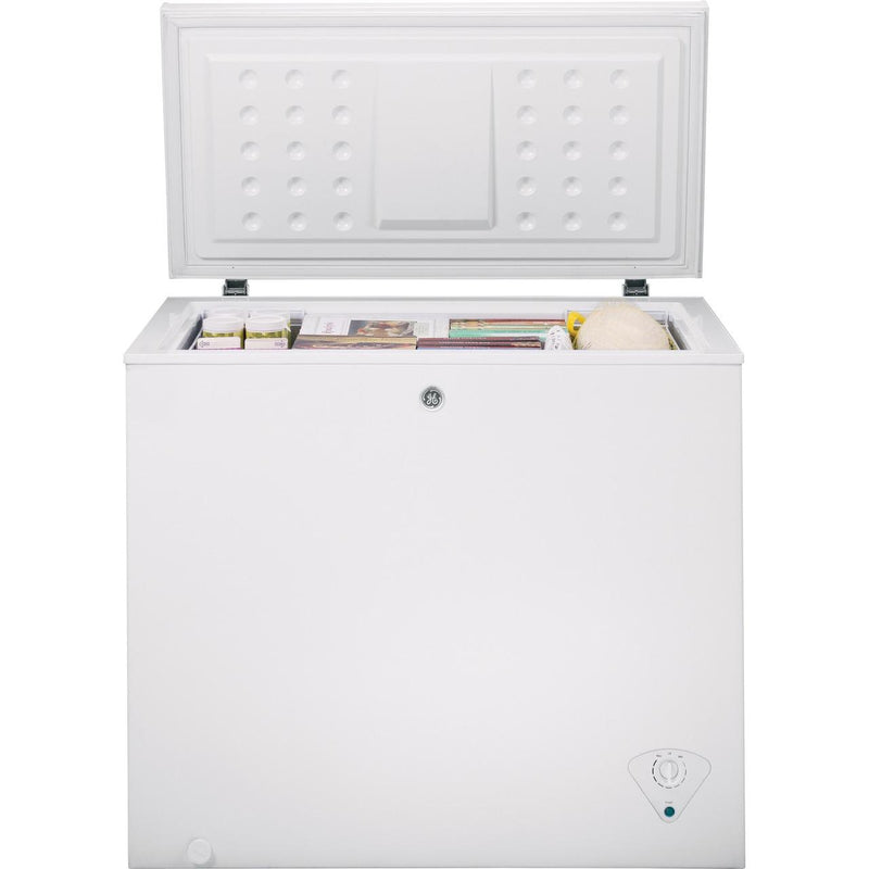 GE 7 cu. ft. Chest Freezer with Adjustable Temperature Control FCM7STWW IMAGE 3